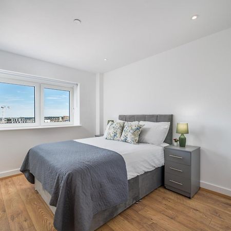 Skyvillion - London River Thames Top Floor Apartments By Woolwich Ferry, Mins To London Excel, O2 Arena , London City Airport With Parking Bagian luar foto