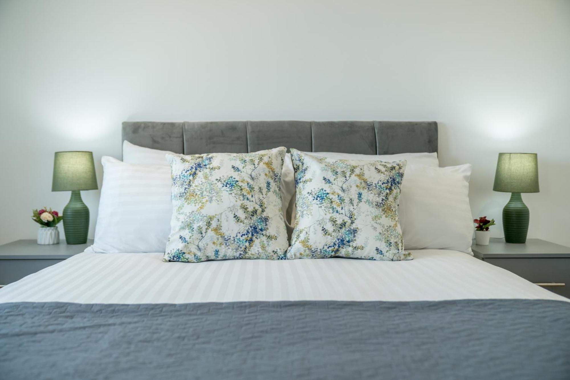 Skyvillion - London River Thames Top Floor Apartments By Woolwich Ferry, Mins To London Excel, O2 Arena , London City Airport With Parking Bagian luar foto