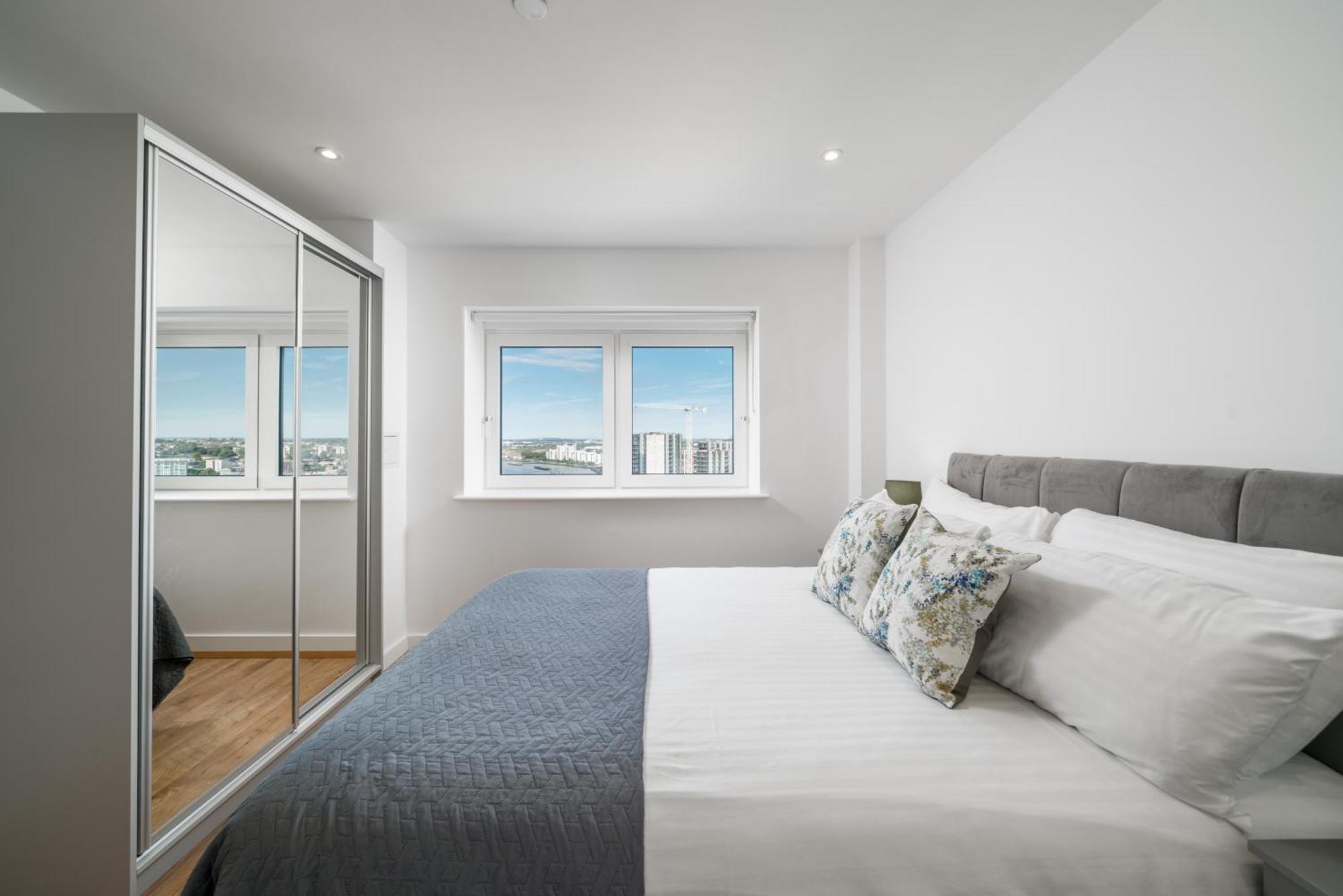 Skyvillion - London River Thames Top Floor Apartments By Woolwich Ferry, Mins To London Excel, O2 Arena , London City Airport With Parking Bagian luar foto