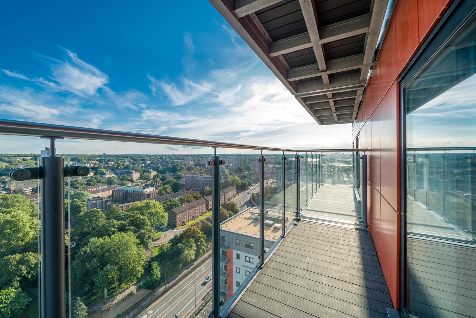 Skyvillion - London River Thames Top Floor Apartments By Woolwich Ferry, Mins To London Excel, O2 Arena , London City Airport With Parking Bagian luar foto